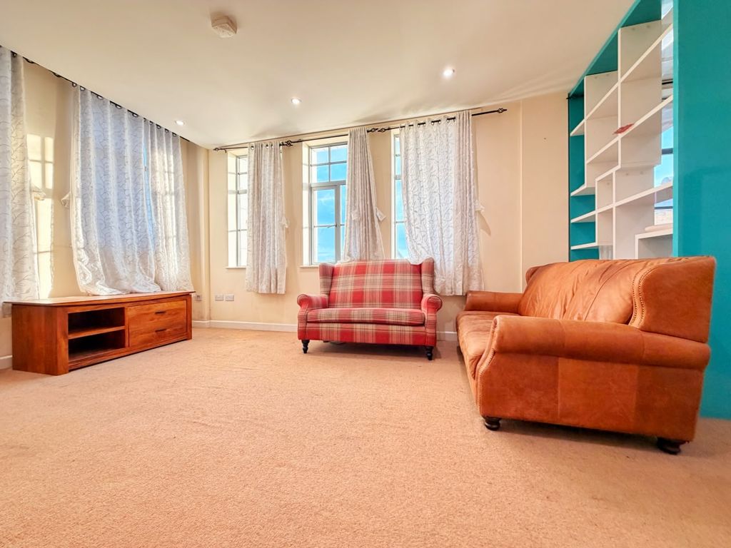 Property photo 3 of 9