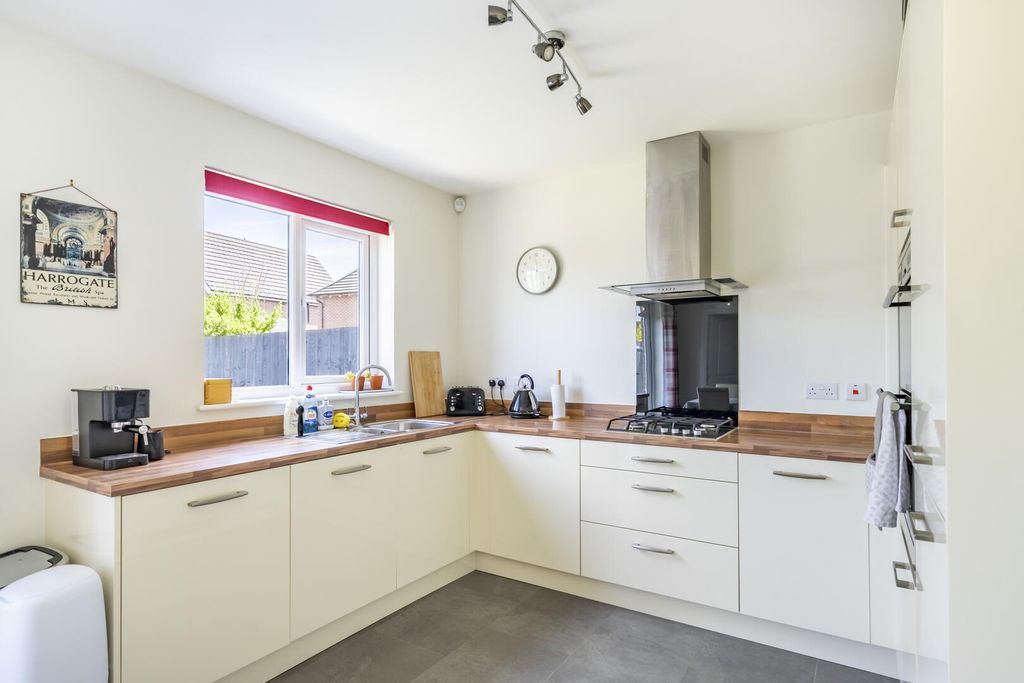 Property photo 2 of 15 Kitchen