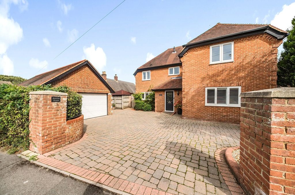 Property photo 2 of 15 Picture No. 12