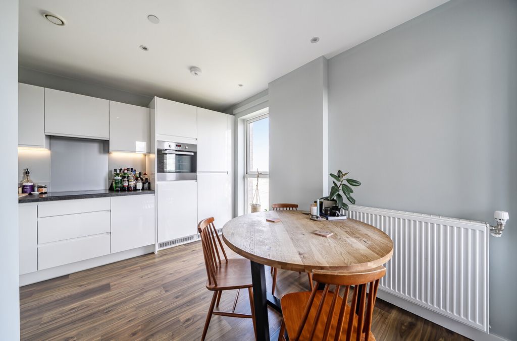 Property photo 1 of 10 1472225-15-6A27dc...