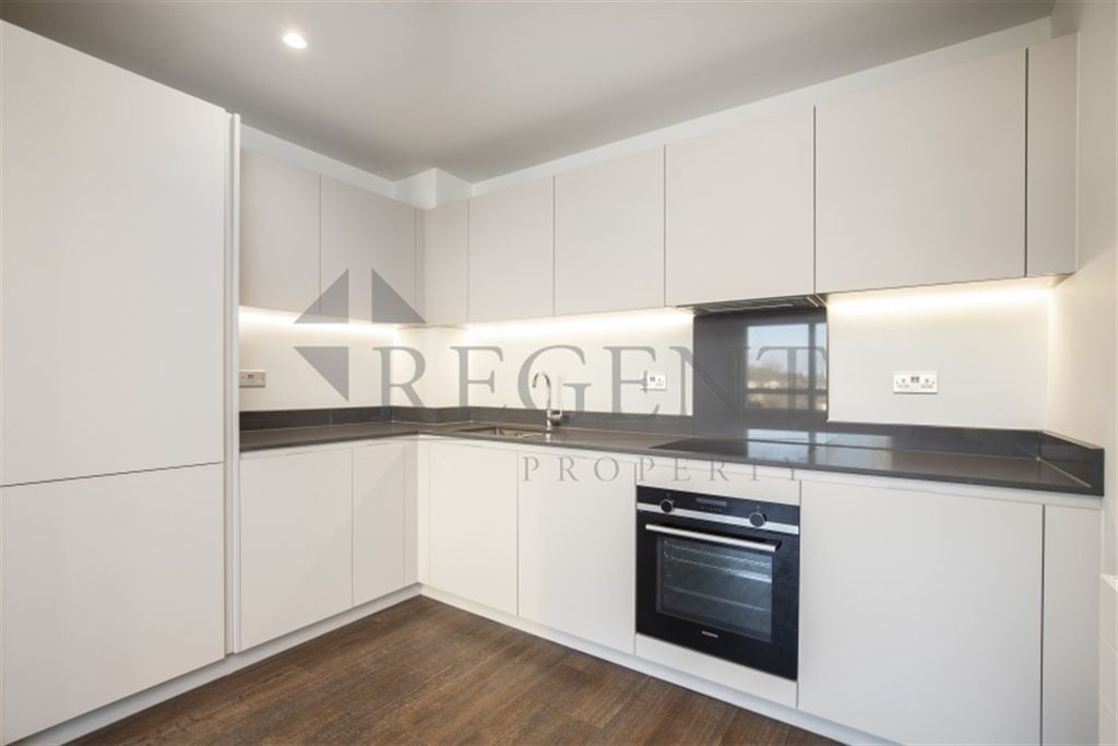 Property photo 3 of 8 Kitchen