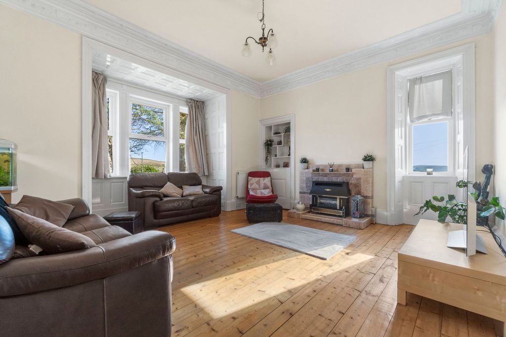 Property photo 2 of 23