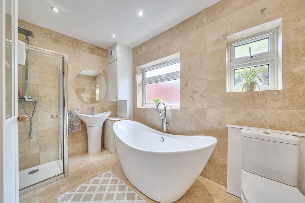 Property photo 3 of 15 1406171-12-697Ca1...