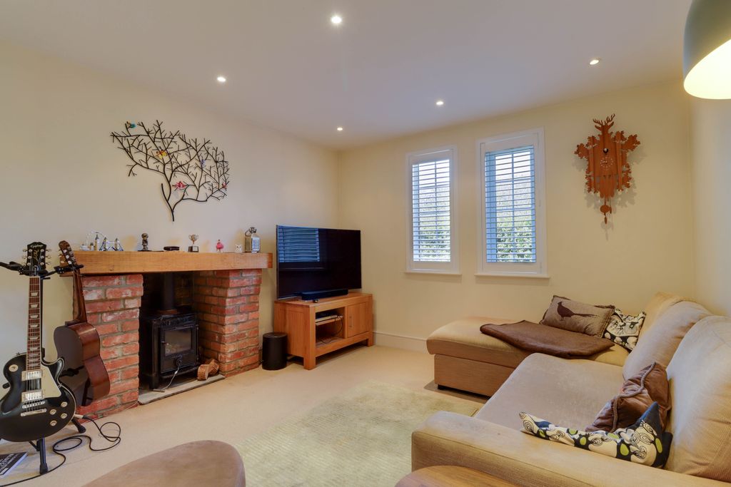 Property photo 2 of 18 Lounge