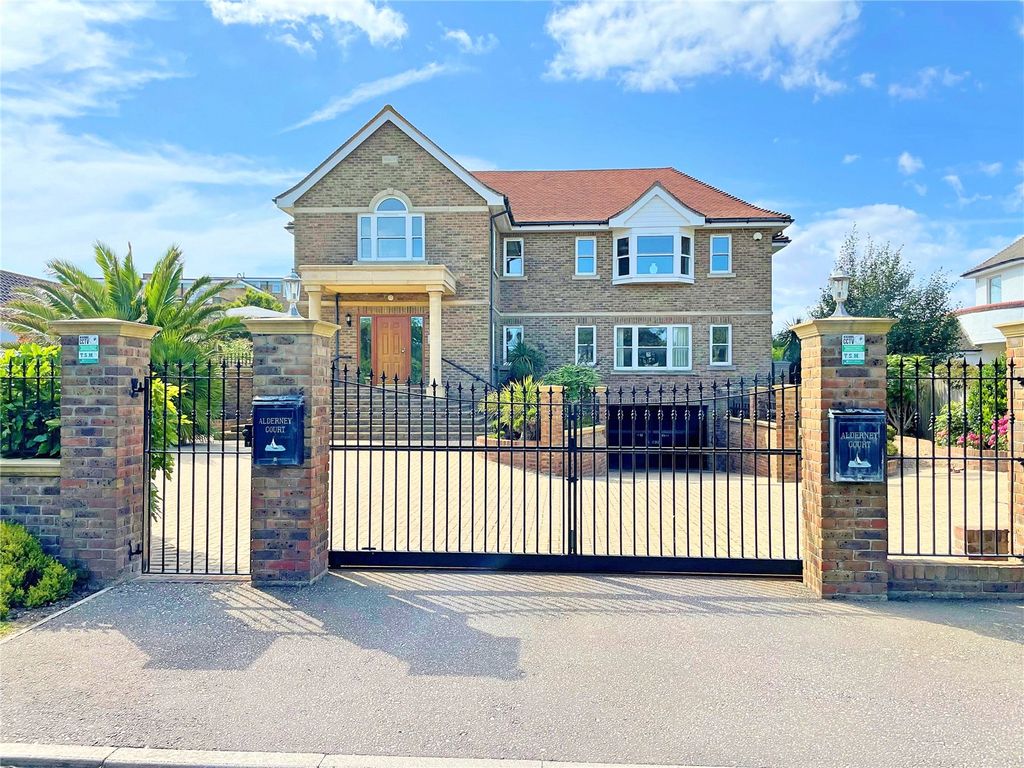 Property photo 1 of 25 Picture No. 06