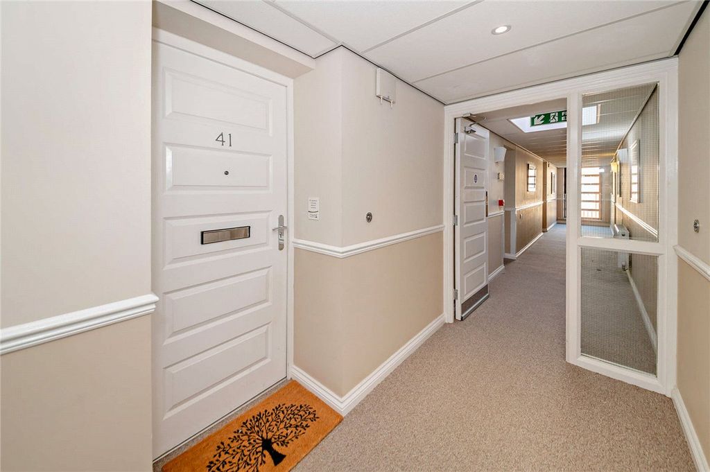 Property photo 2 of 14 Picture No. 18