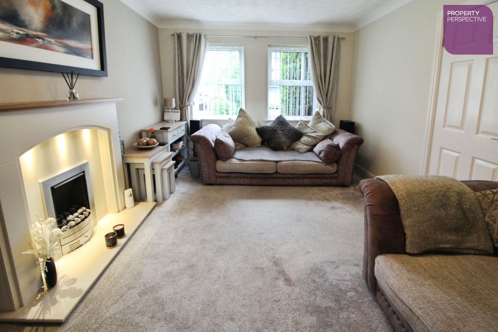 Property photo 3 of 16 Lounge