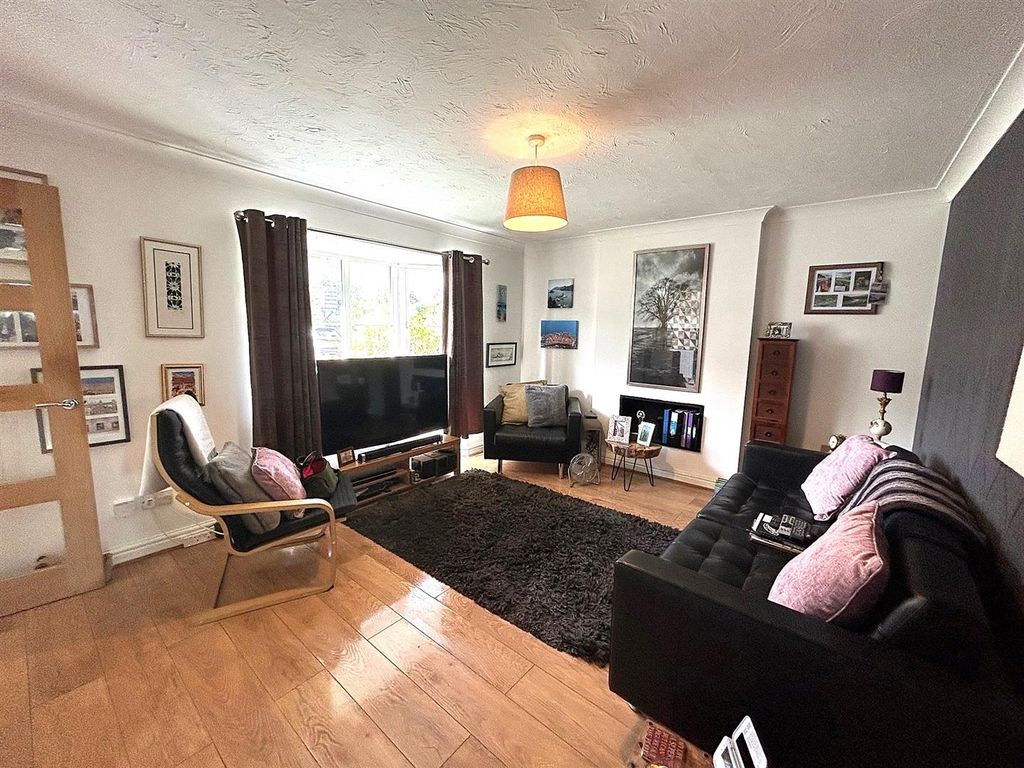 Property photo 2 of 17 Lounge.Jpg