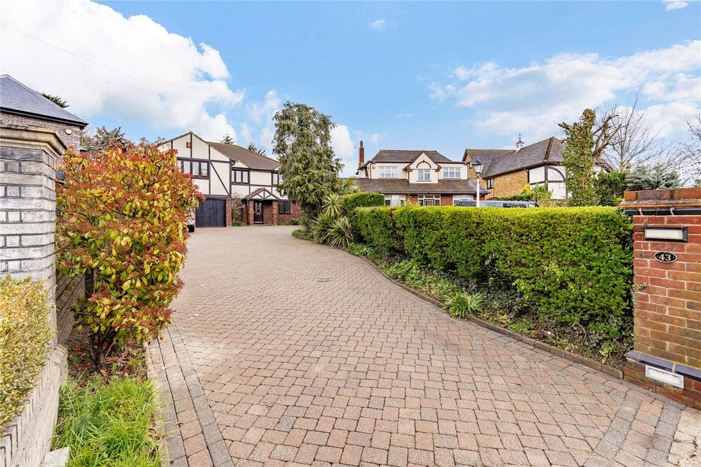 Property photo 1 of 26 Driveway