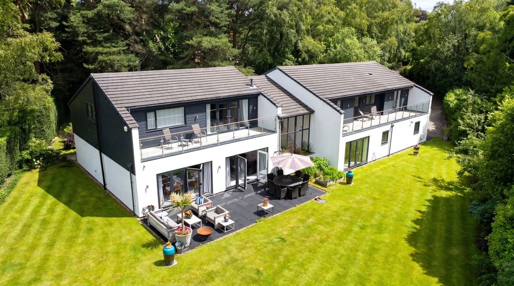 Property photo 1 of 14 External