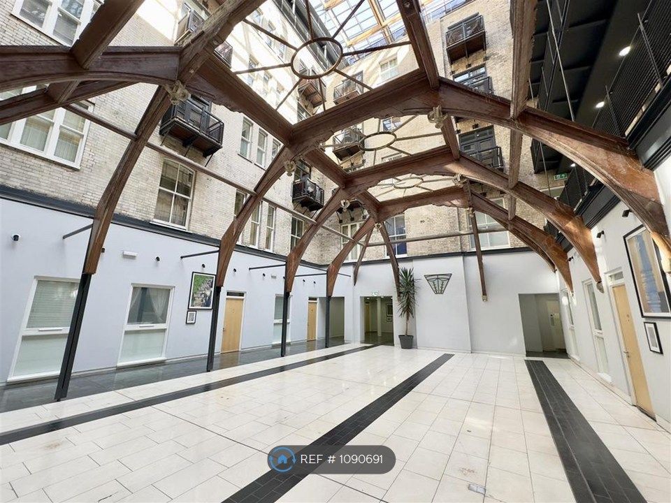 Property photo 2 of 12 Building Atrium - Concierge