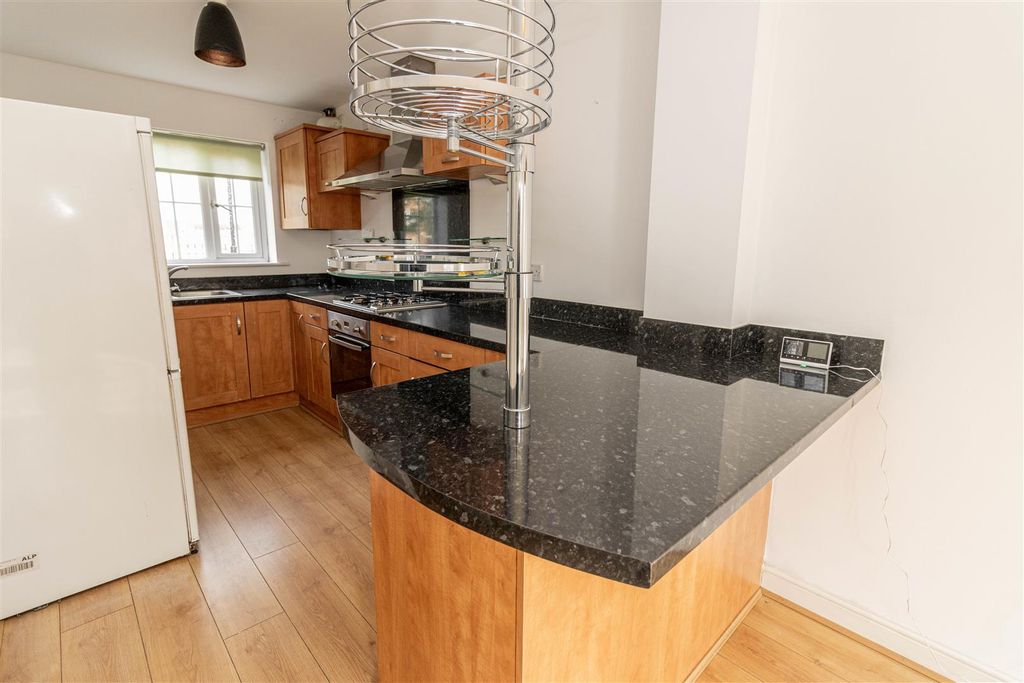 Property photo 3 of 8 Kitchen