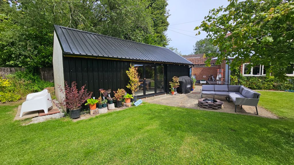 Property photo 2 of 32