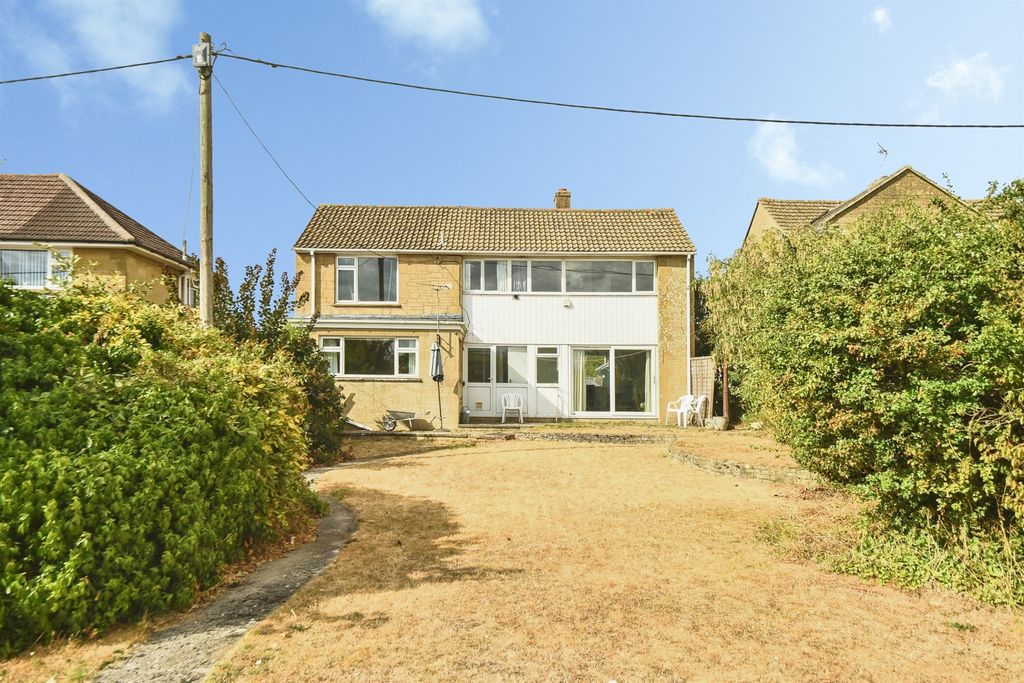 Property photo 3 of 17