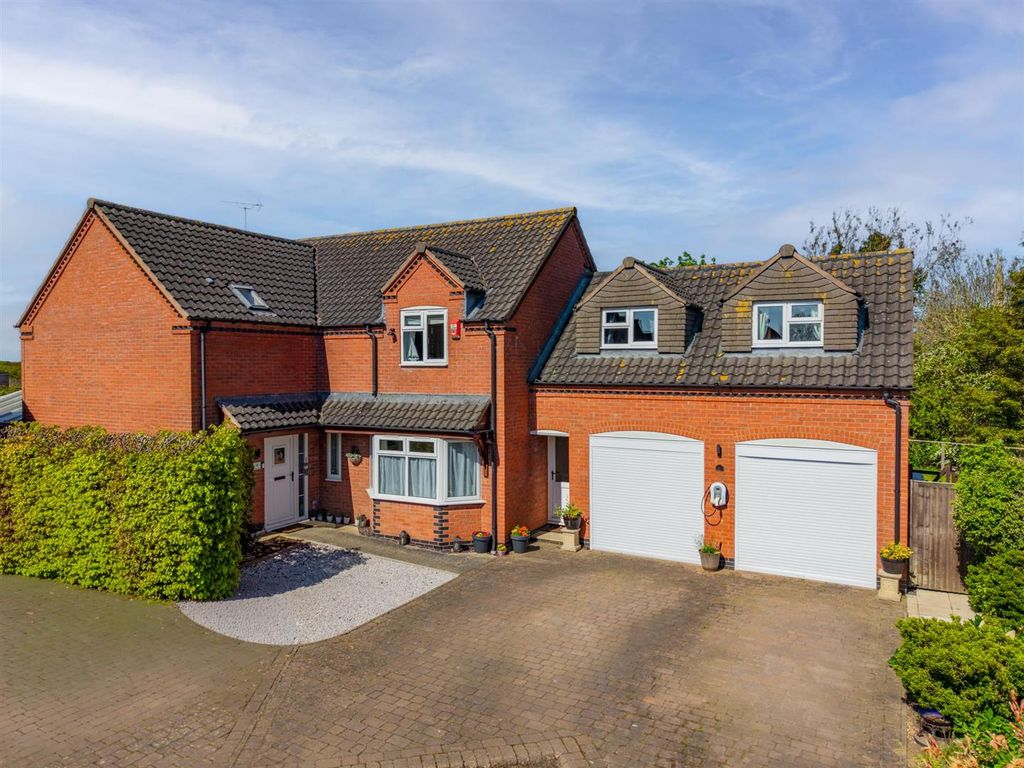 Property photo 1 of 34 4 Orchard Close-6.Jpg