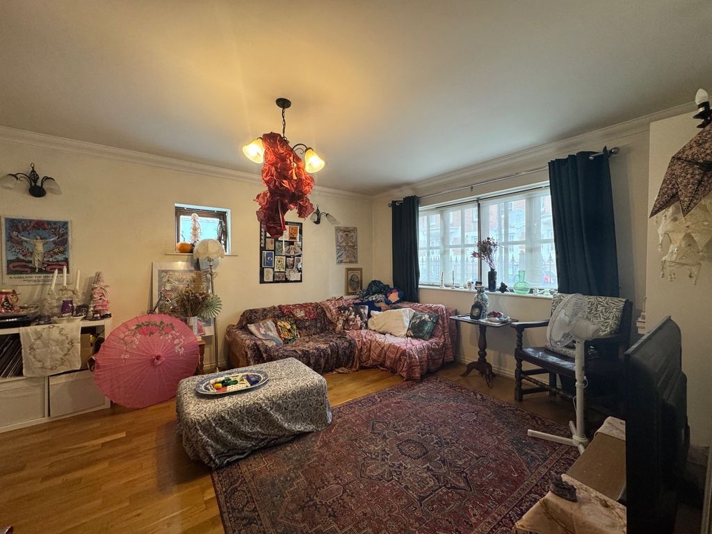 Property photo 3 of 11
