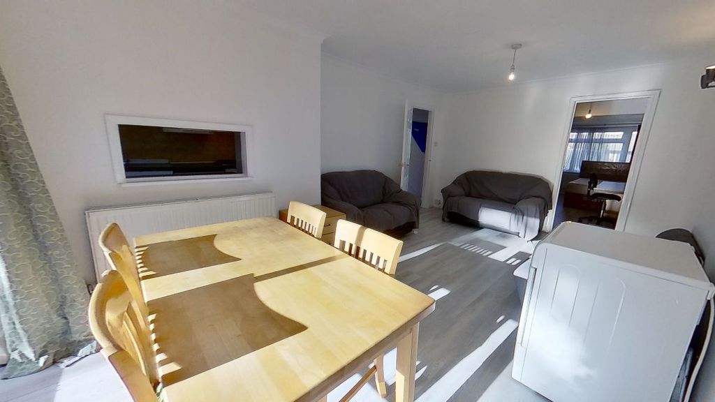 Property photo 3 of 36