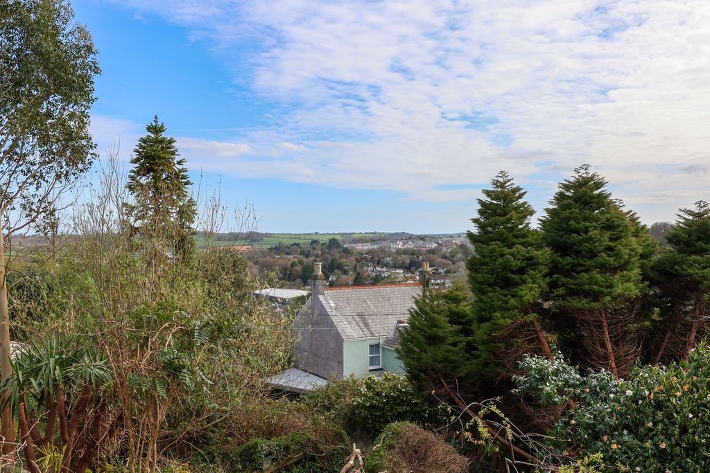 Property photo 2 of 19