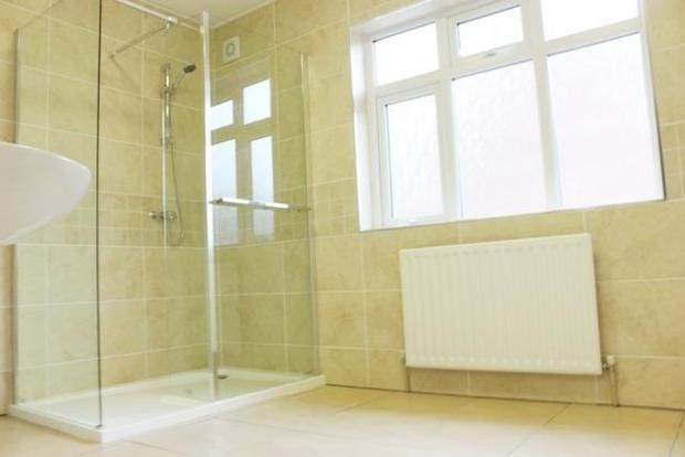 Property photo 2 of 10 Shower 2