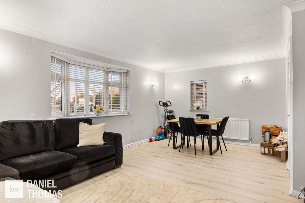 Property photo 3 of 21