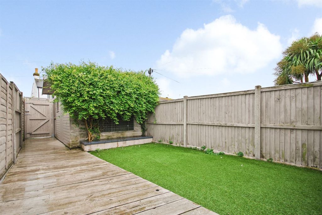 Property photo 2 of 23