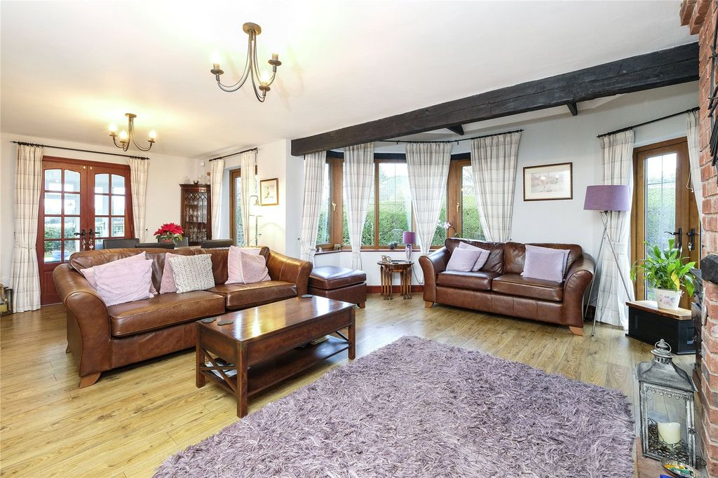 Property photo 2 of 17 Diner/Living Room