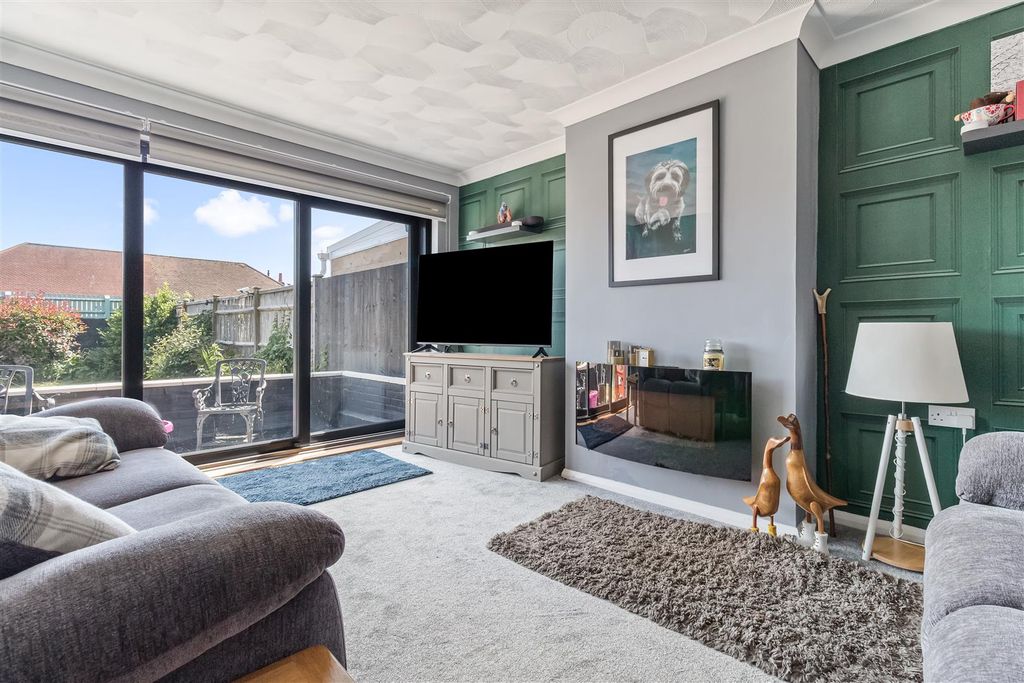 Property photo 2 of 19 47 Hurley Road-005.Jpg