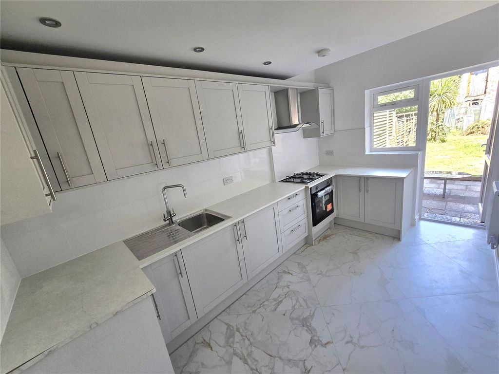 Property photo 3 of 8 Picture No. 04