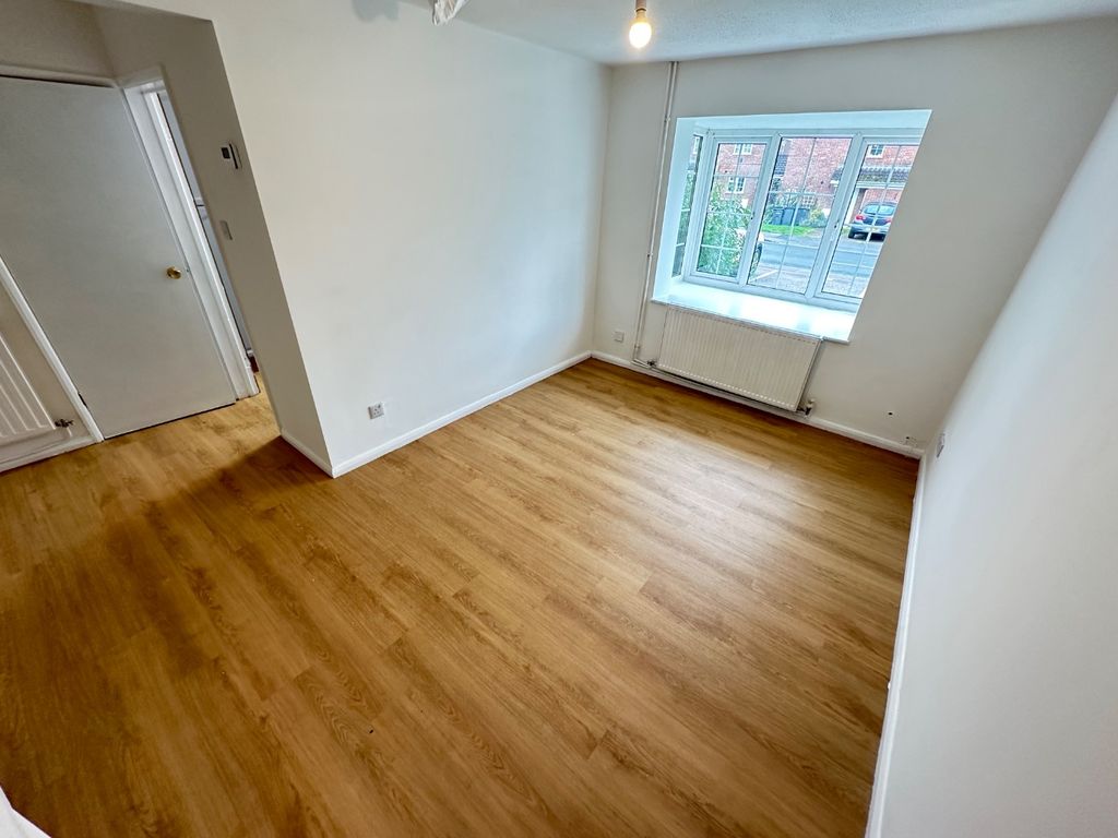 Property photo 2 of 8 4674512