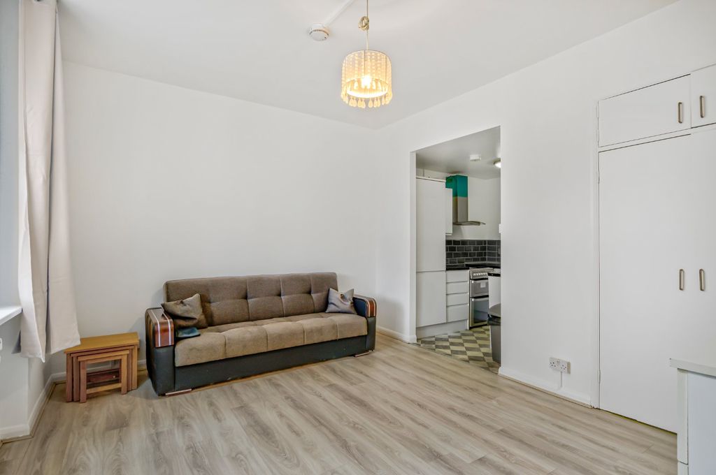 Property photo 3 of 10 Reception