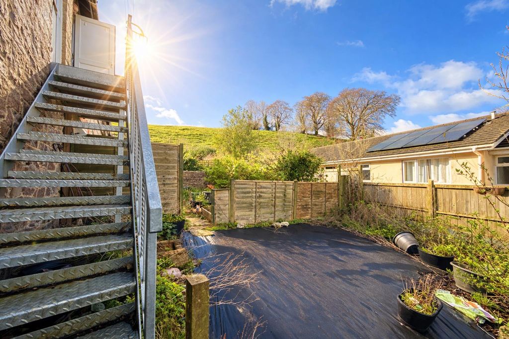 Property photo 2 of 12 Stairs To Garden.Png