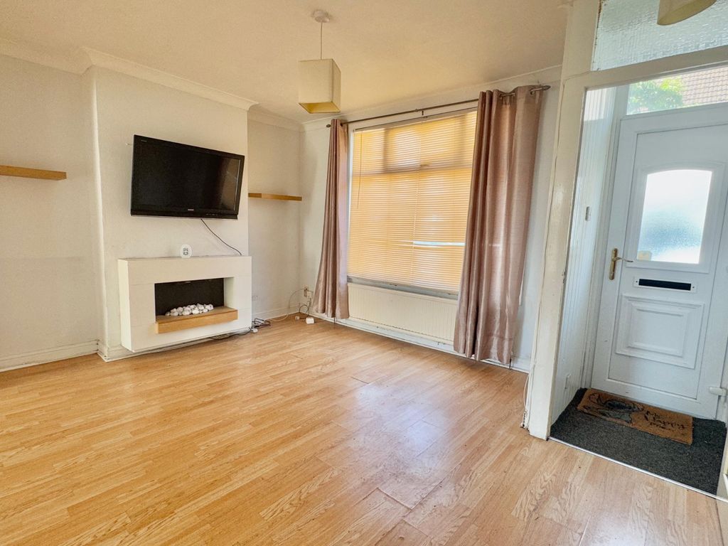 Property photo 3 of 10 Living Room