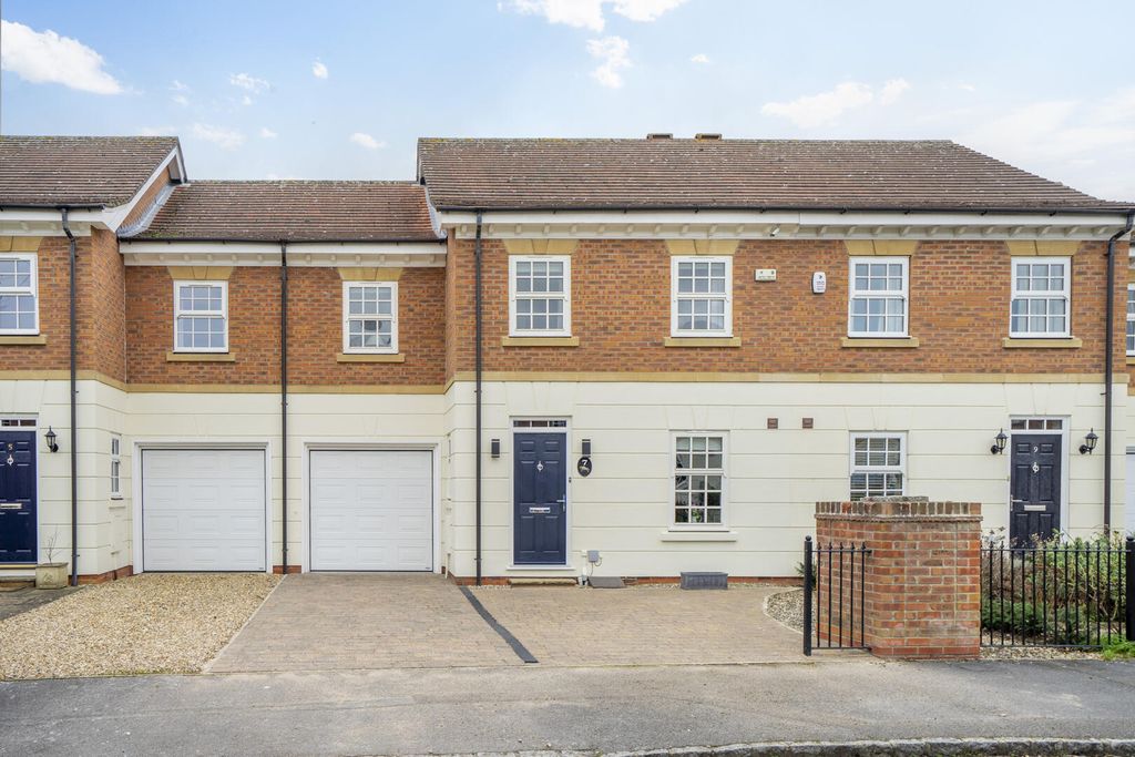 Property photo 1 of 19 Front (Exterior)