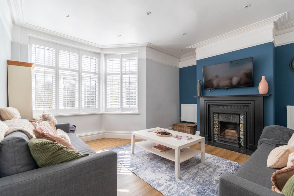 Property photo 2 of 19