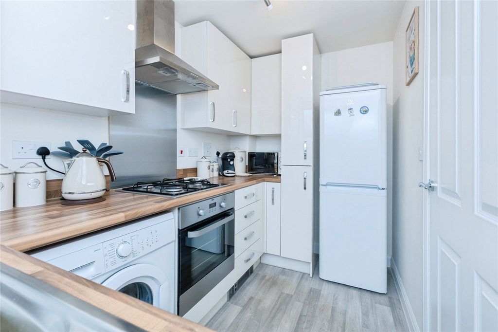 Property photo 3 of 17 Kitchen