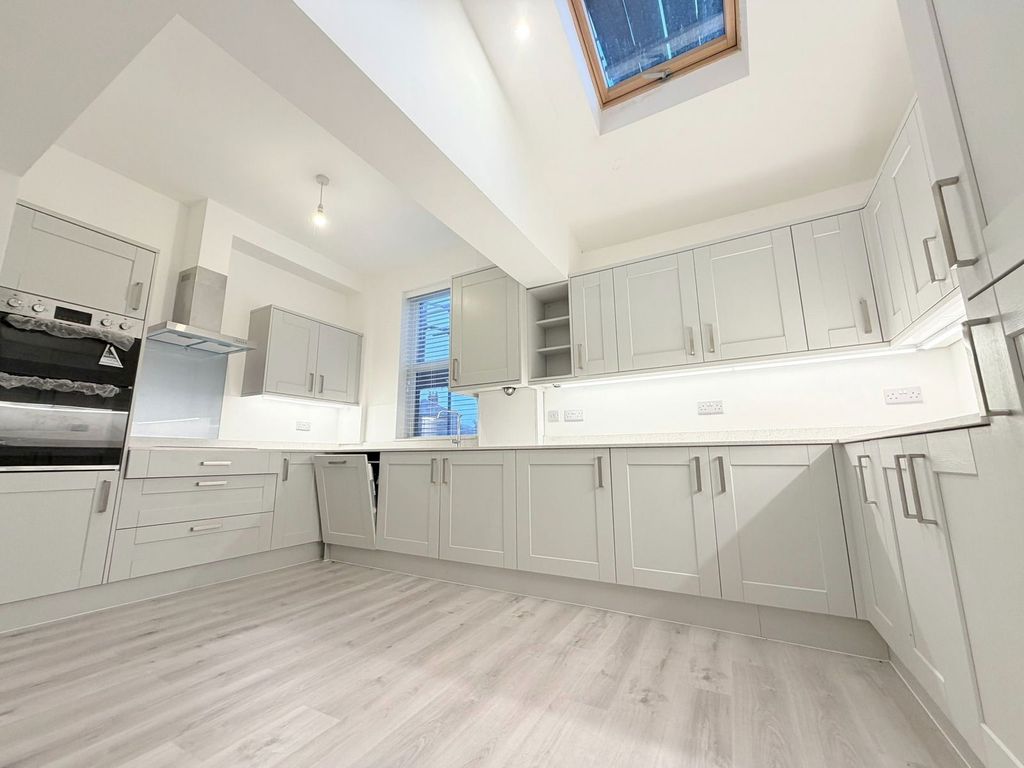 Property photo 1 of 30