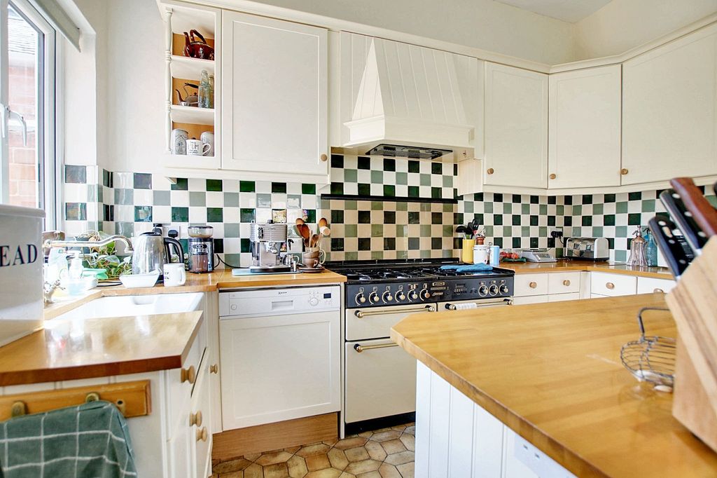 Property photo 3 of 42