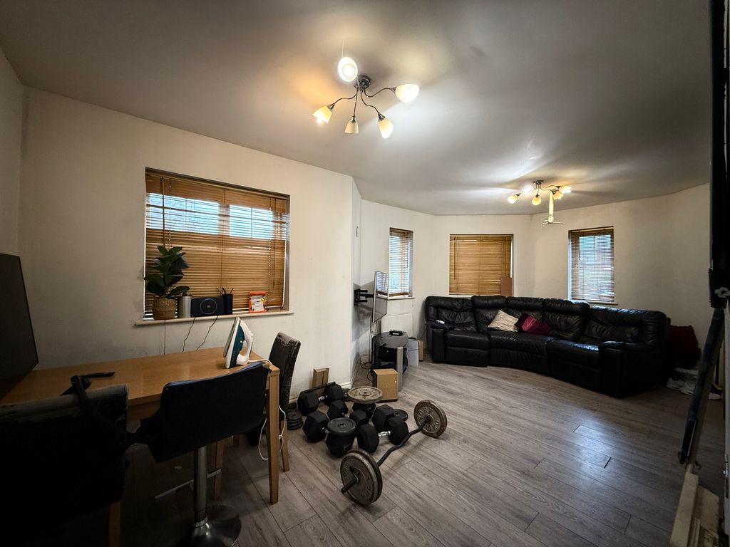 Property photo 3 of 9 Img_5046