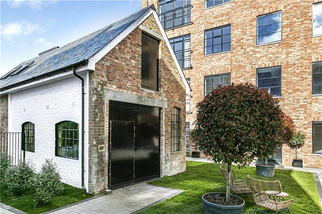 Property photo 2 of 16 Exterior