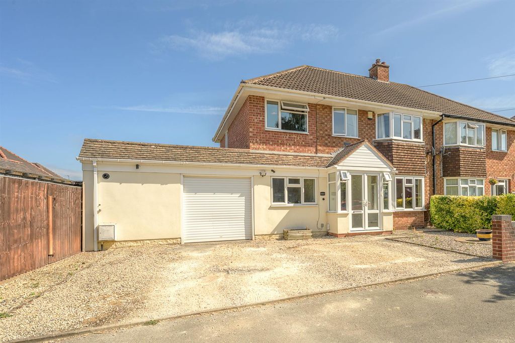 Property photo 1 of 29