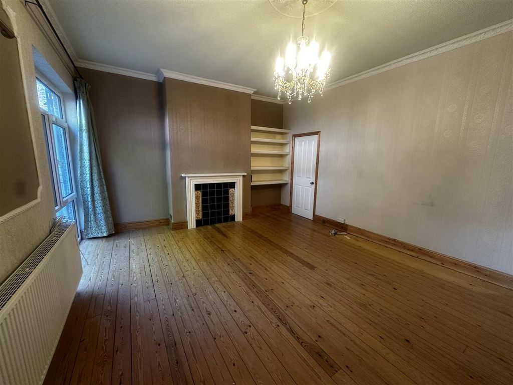 Property photo 2 of 11 Sitting/Dining Room