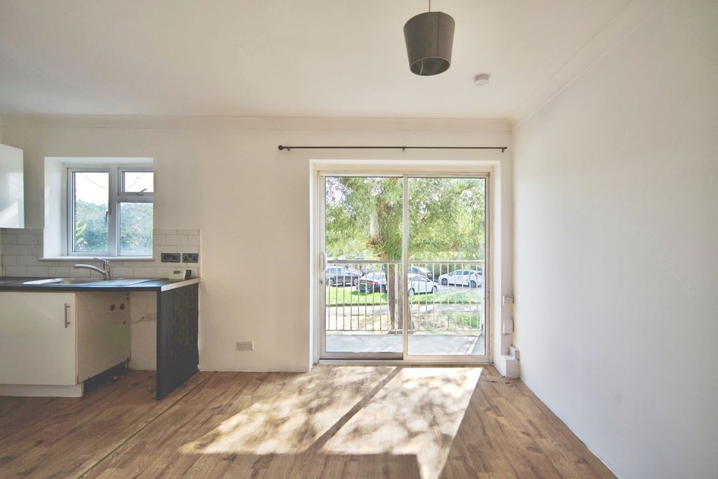 Property photo 3 of 11 Pbox-Img.Jpg