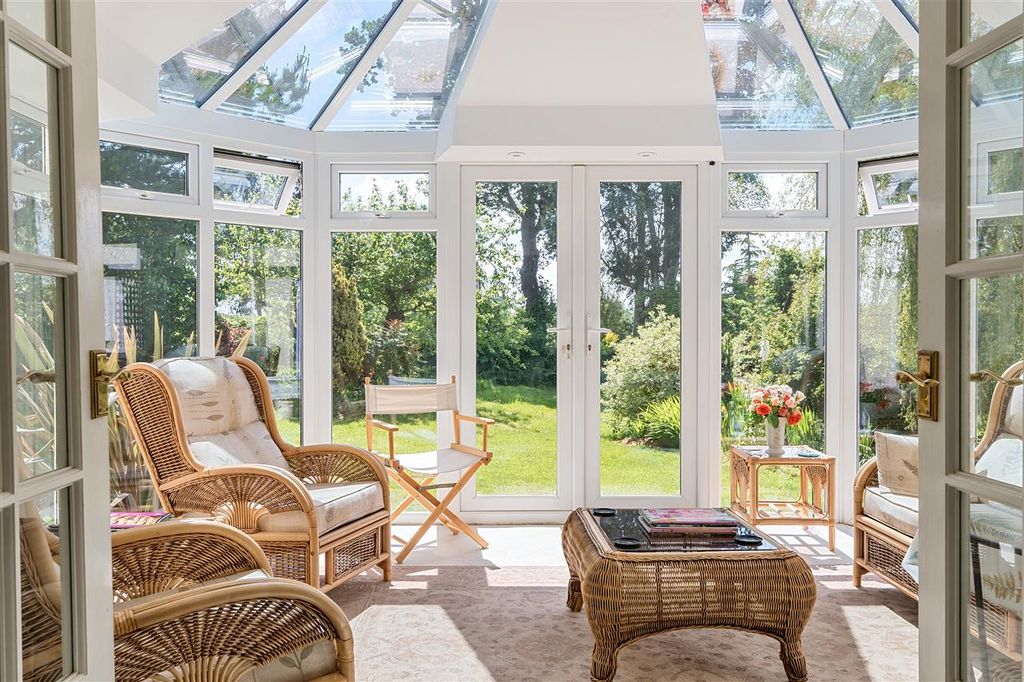 Property photo 3 of 20 Conservatory