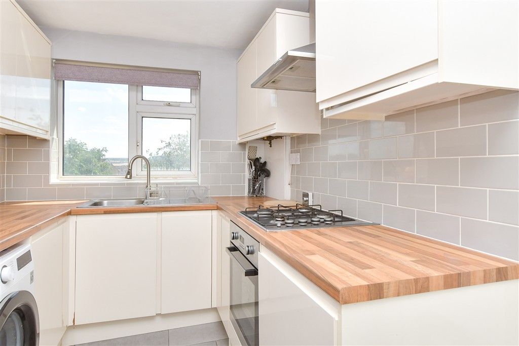 Property photo 2 of 10 Kitchen