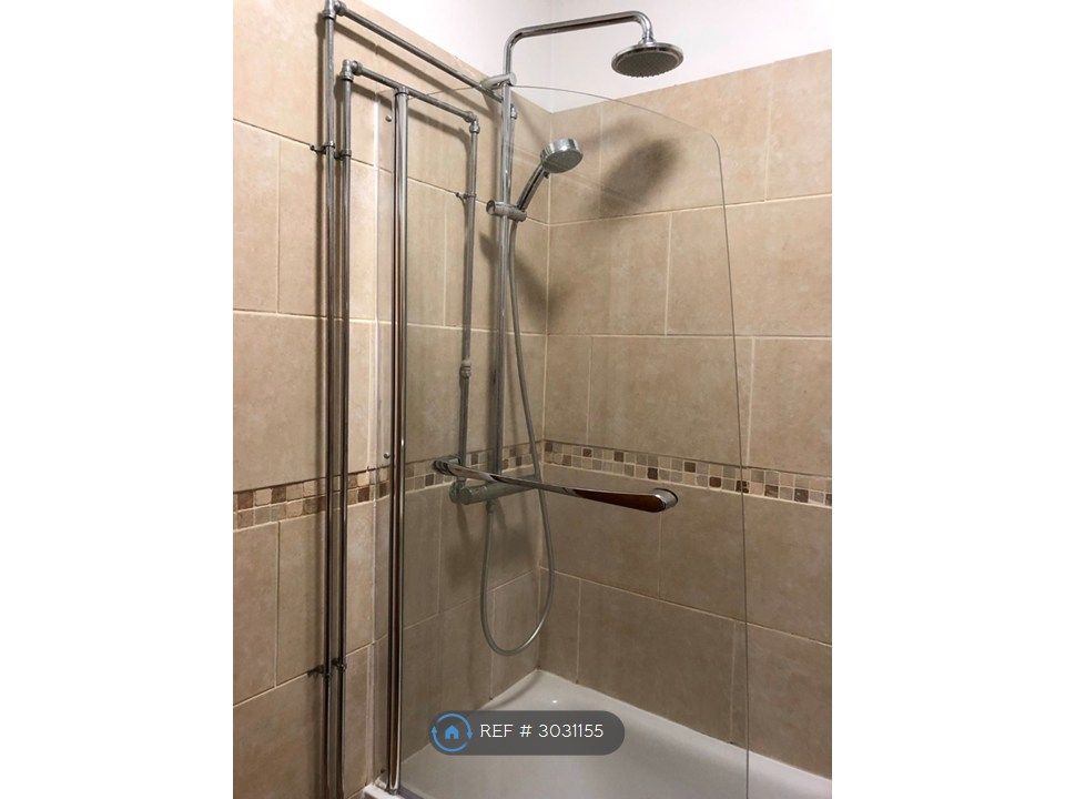Property photo 3 of 14 Bathroom View2
