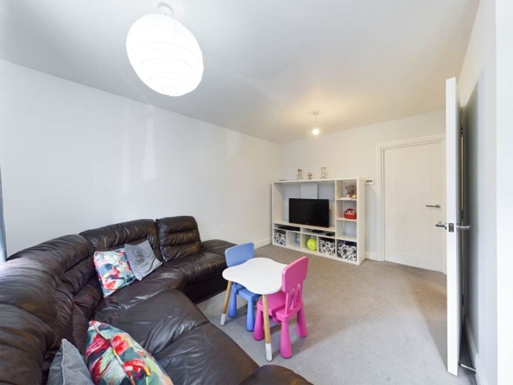 Property photo 2 of 17 Lounge