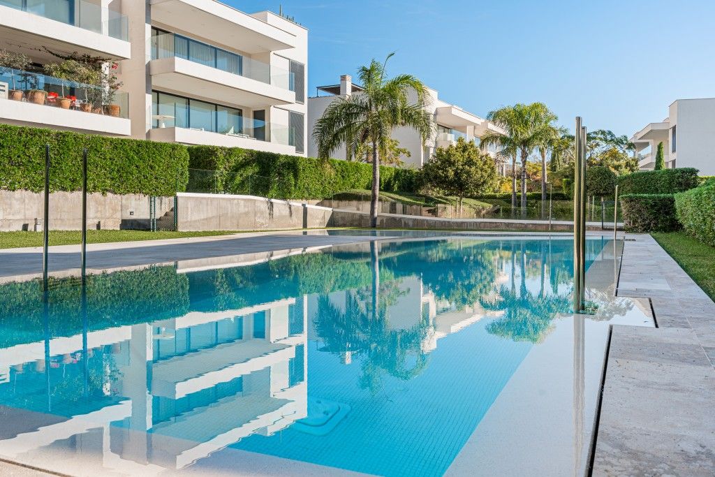 Property photo 1 of 18 Swimming Pool