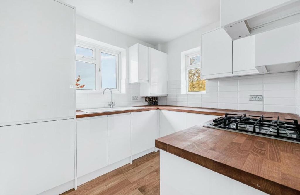 Property photo 3 of 8 Kitchen