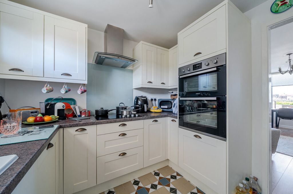 Property photo 2 of 9 1436560-9-69Ceb6B...