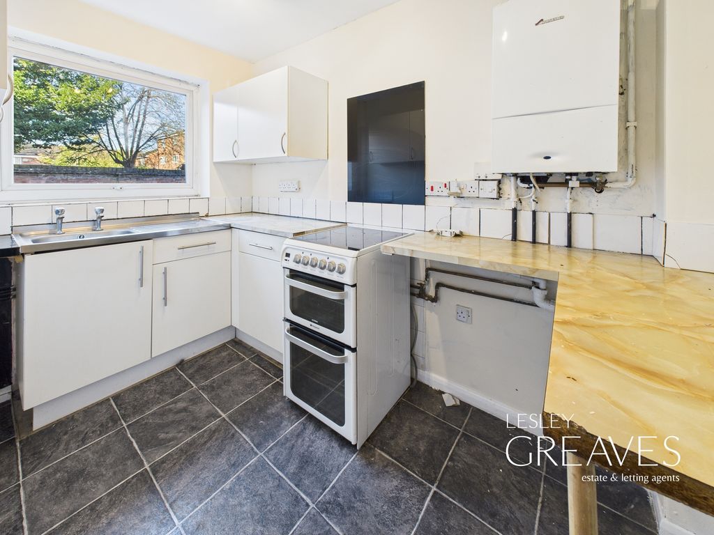 Property photo 3 of 16 Kitchen